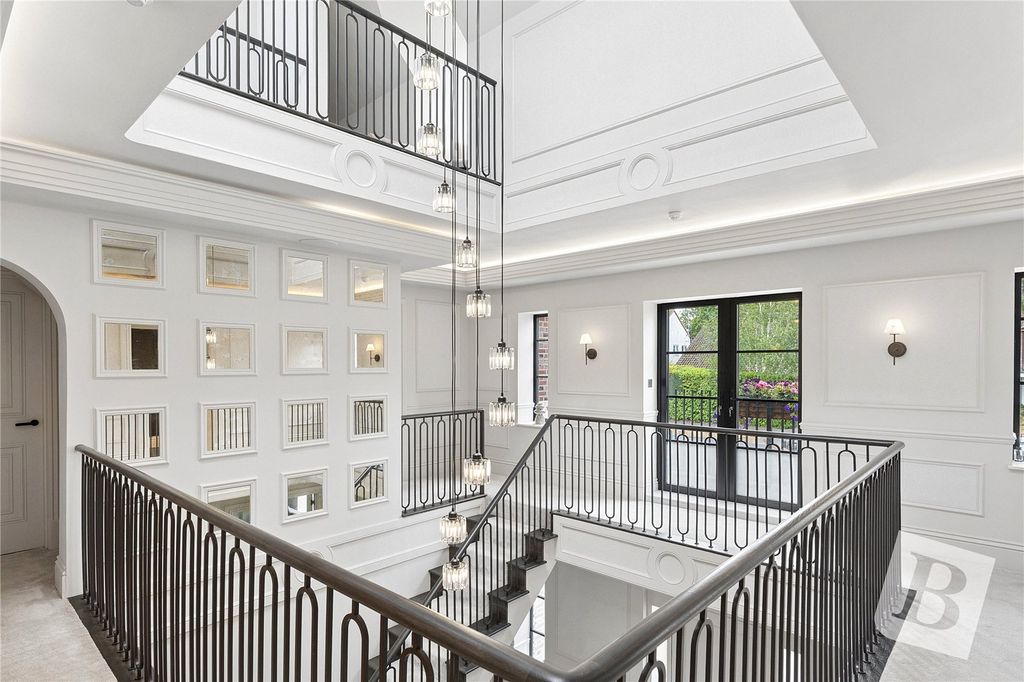 Property photo 3 of 54 First Floor Landing