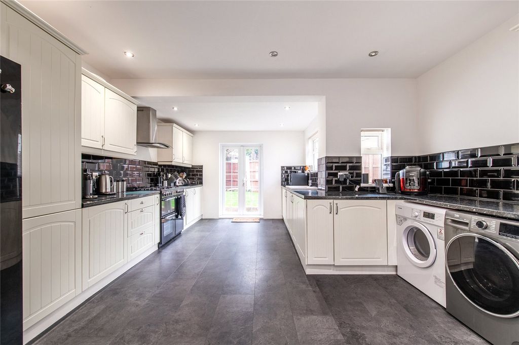 Property photo 3 of 37 Picture No. 34