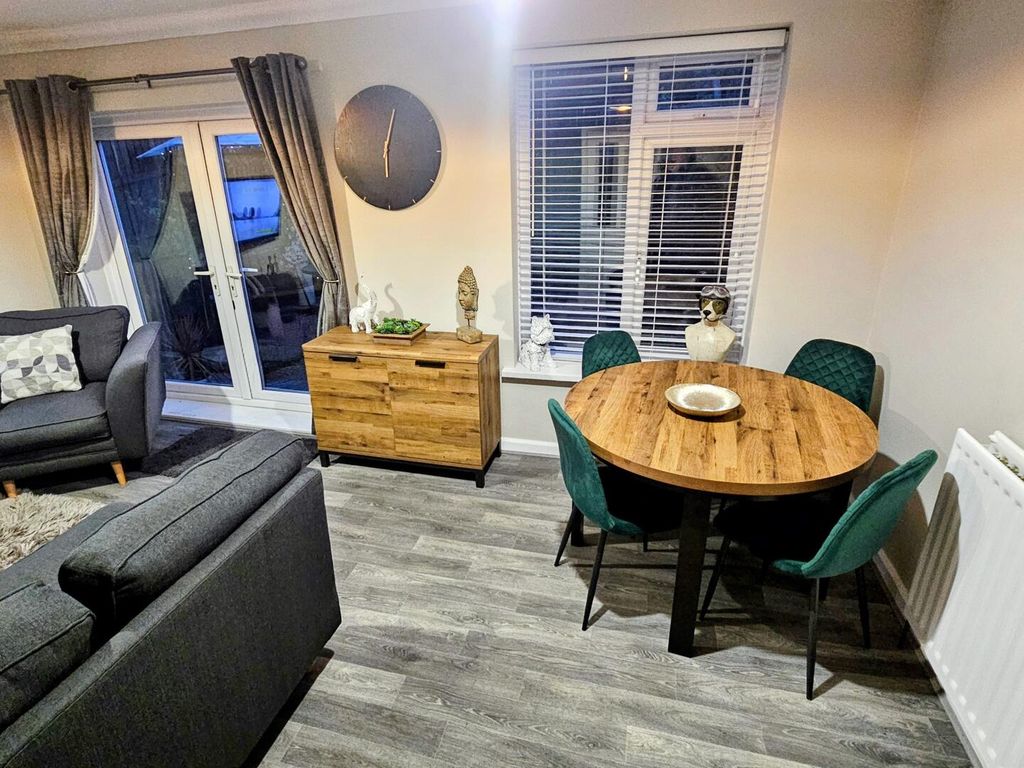 Property photo 3 of 10 Dining Area