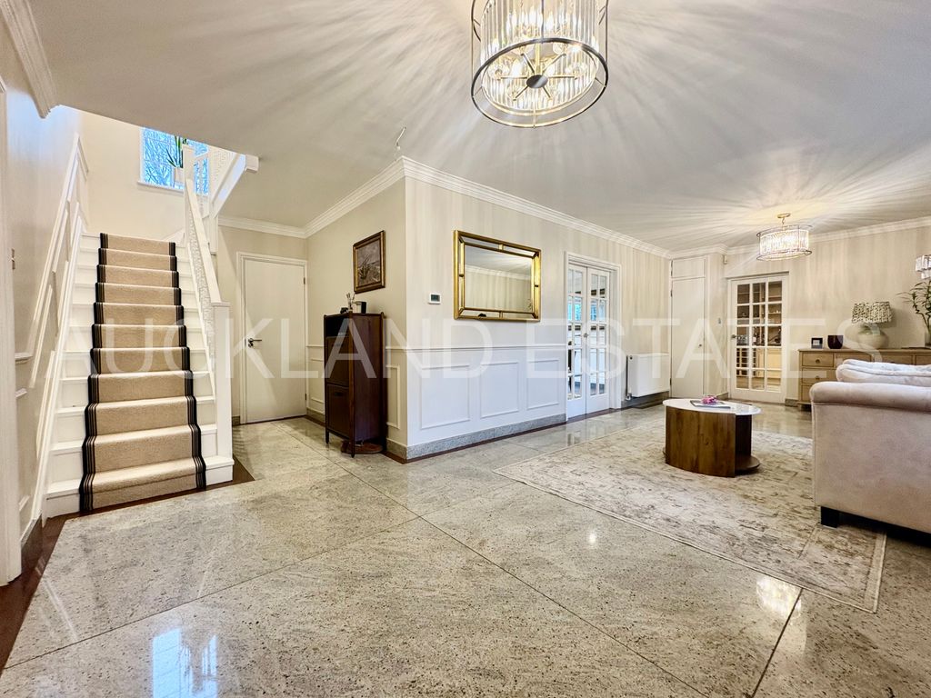 Additional image 4 of 5 bed detached house for saleFoxes Lane, Brookmans Park AL9