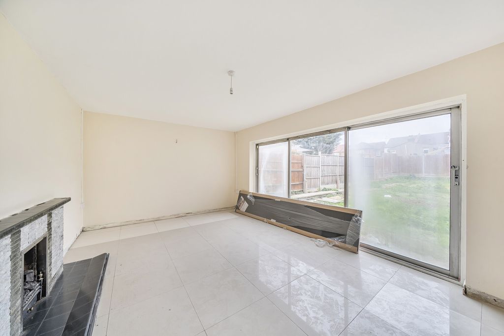 Property photo 3 of 22 1358730-12-68d6B5...