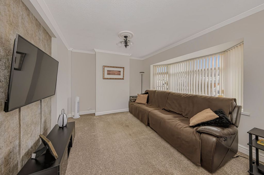 Property photo 3 of 27
