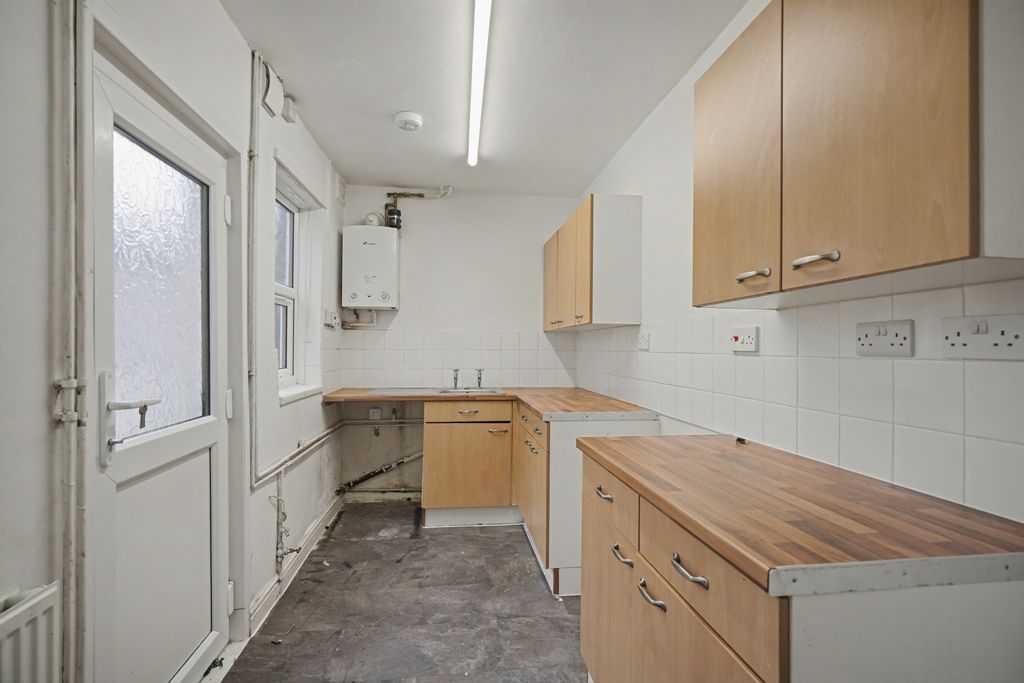 Property photo 2 of 19 49 Cottesmore Road, Humberstone, Leicester, Le5 3Ln