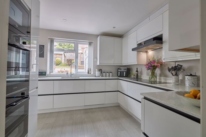 Property photo 3 of 17 Kitchen