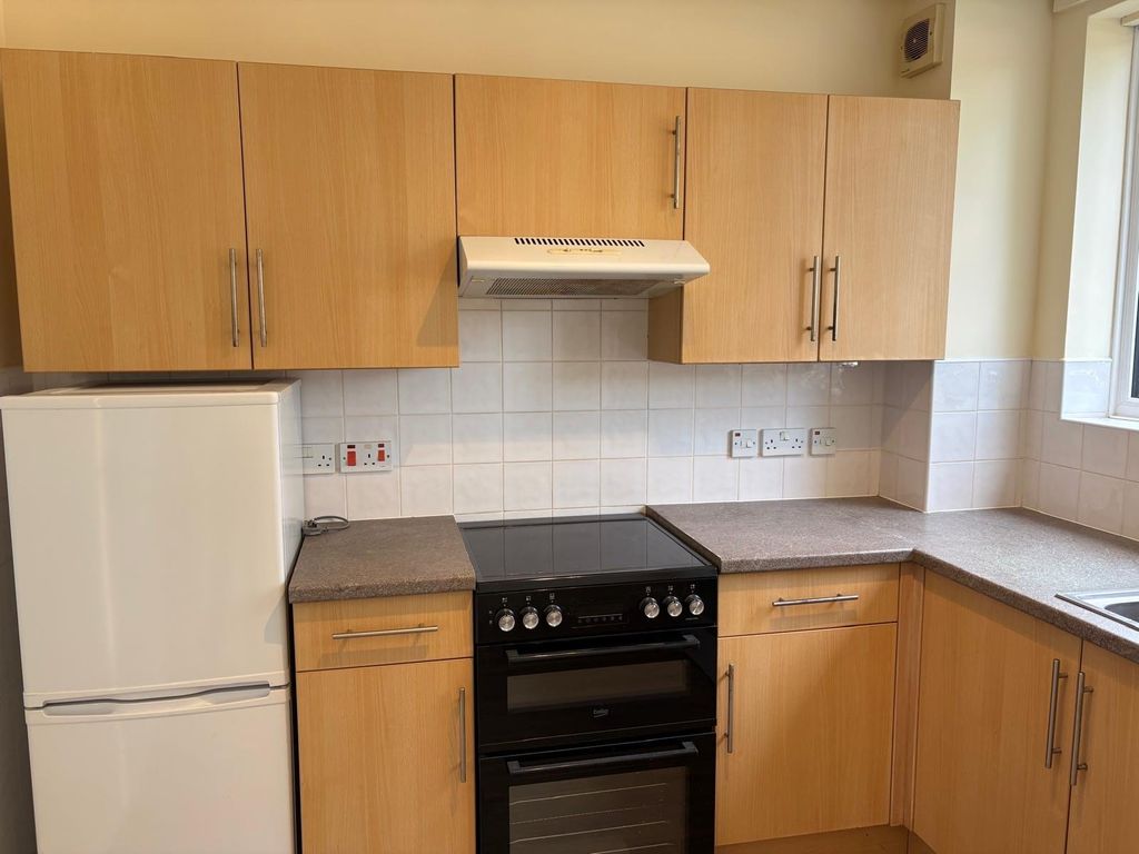 Property photo 3 of 8 Kitchen