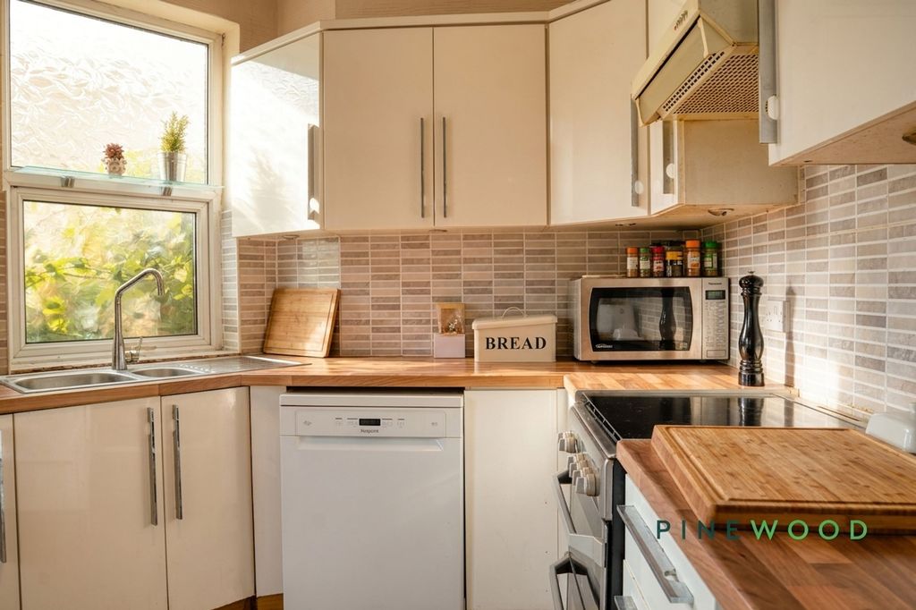 Property photo 2 of 16 Kitchen / Dining Room