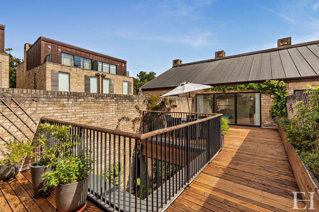 Property photo 2 of 33 4405302