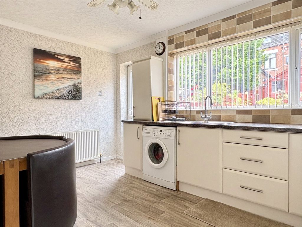 Property photo 3 of 16 Kitchen