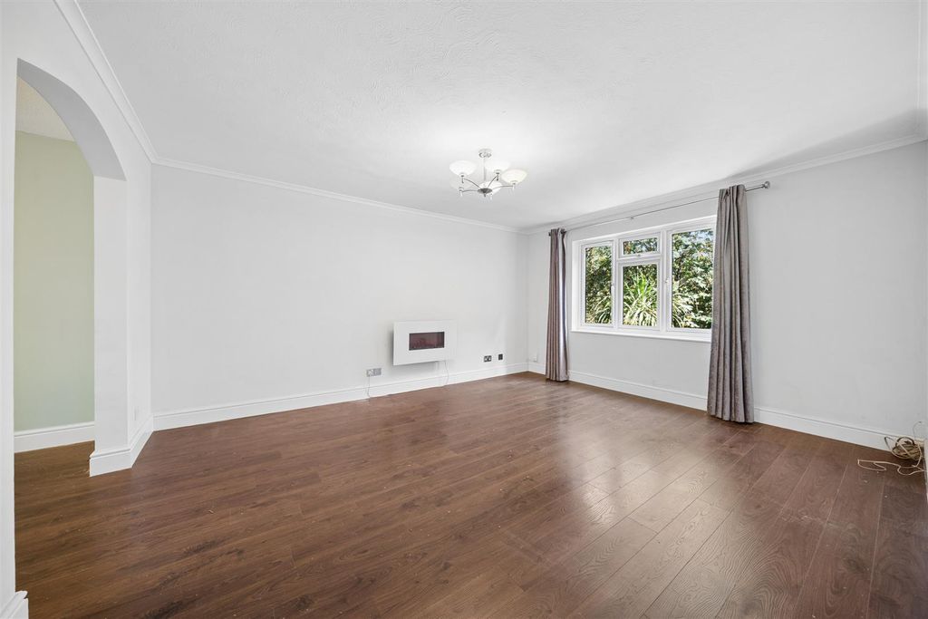 Property photo 2 of 7 93 Kipling Dr, London Sw19 1Tl-1.Jpg