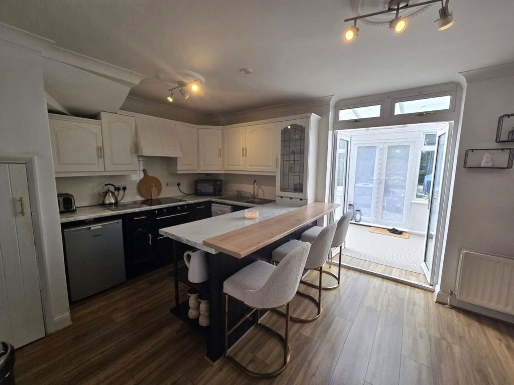 Property photo 3 of 12 Kitchen