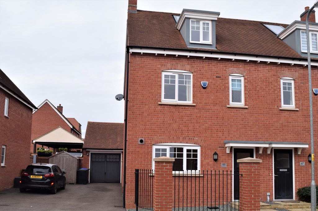 Property photo 1 of 15 External