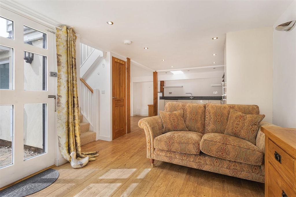 Property photo 3 of 16 14_83660.Jpg