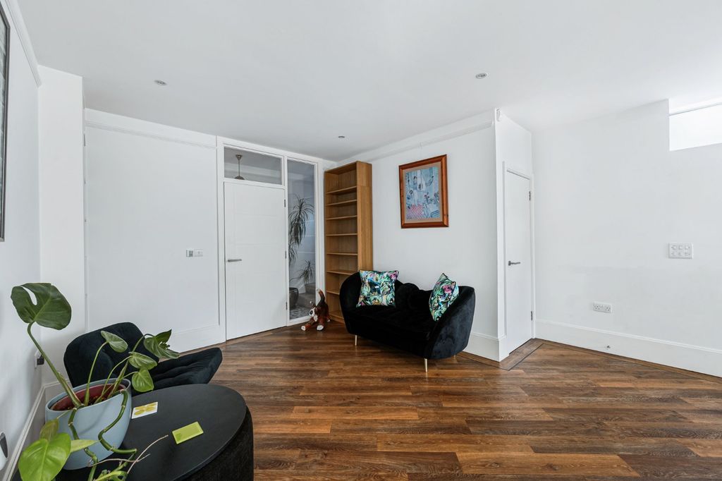 Property photo 3 of 17 Open Plan Kitchen