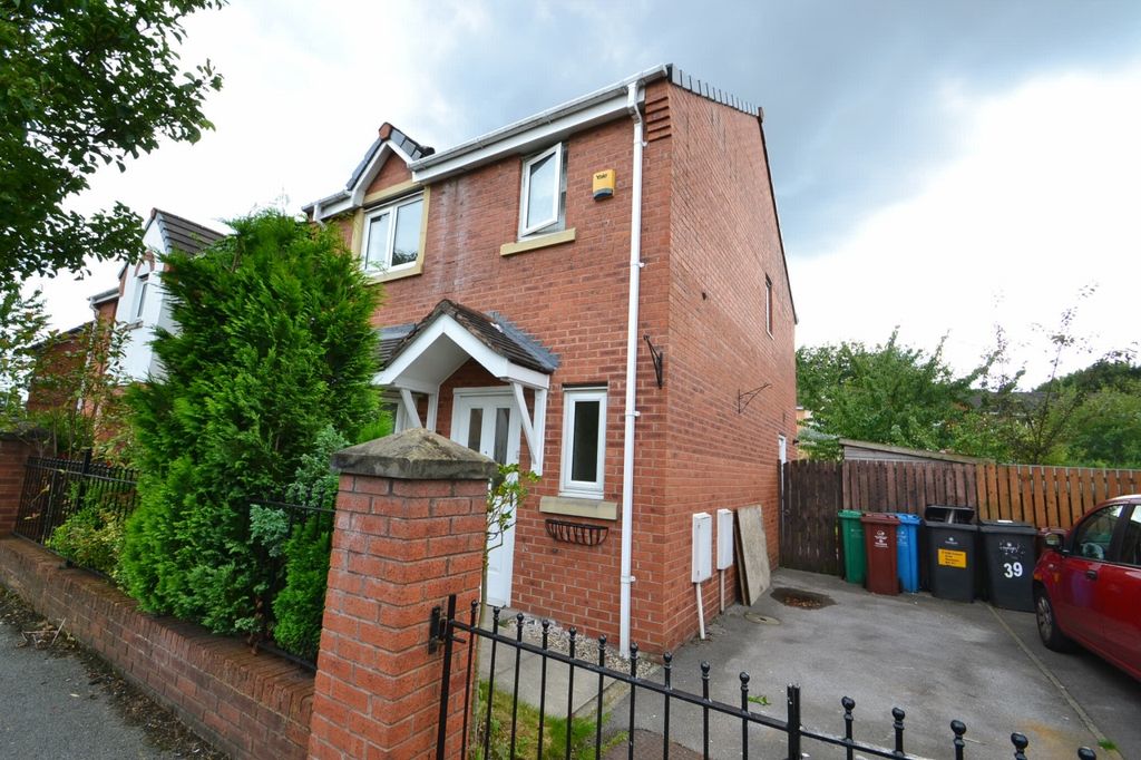 Property photo 1 of 12 3 Bedroom Detached To Rent