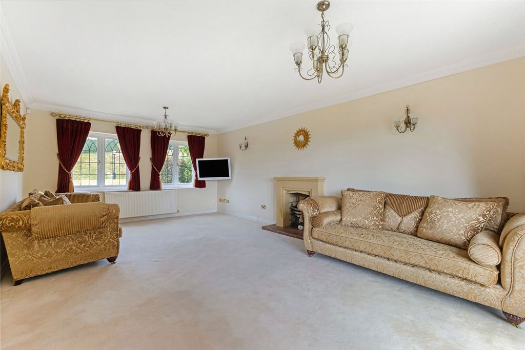 Property photo 2 of 14 Sitting Room