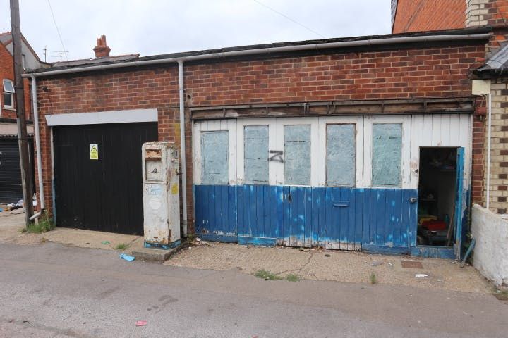 Property photo 3 of 16 1A Pitcroft Road