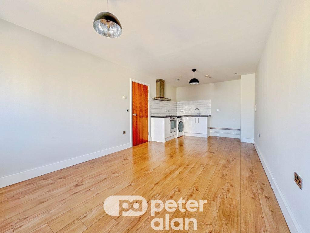 Property photo 3 of 21 Living Room