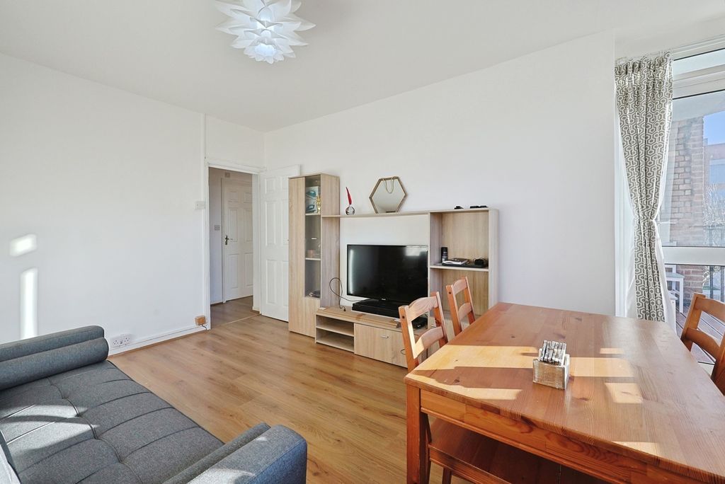 Property photo 2 of 20 Pbox-Img.Jpg