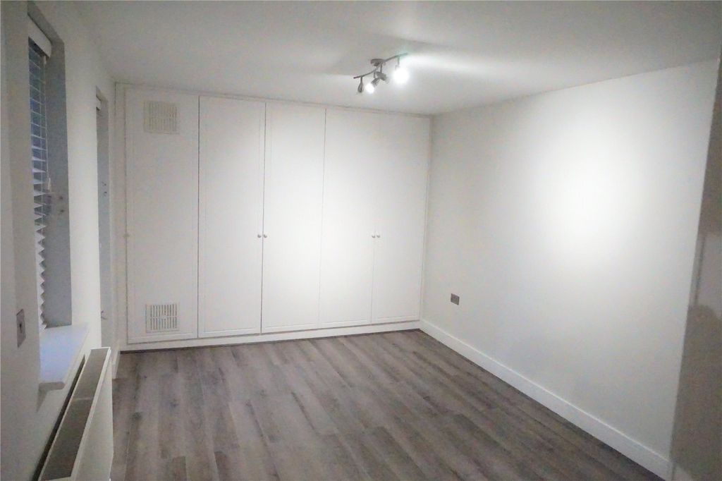 Property photo 3 of 7 Picture No. 06