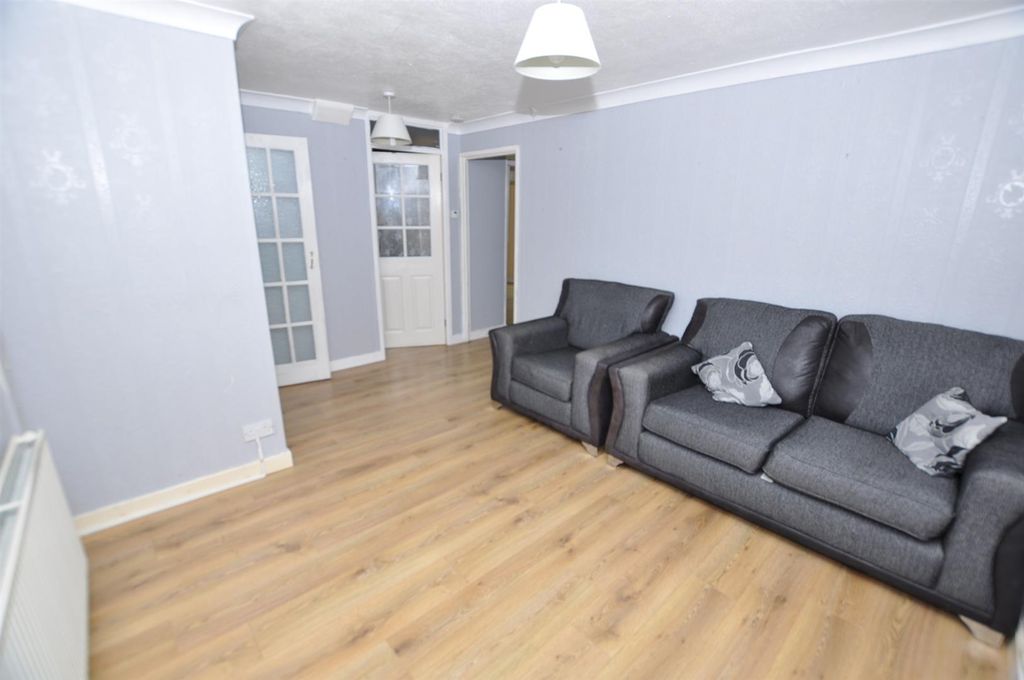 Property photo 3 of 12 Lounge