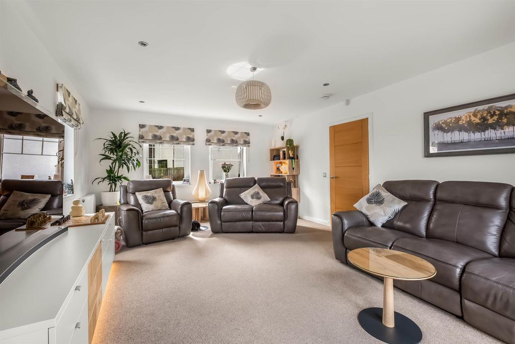 Property photo 3 of 52
