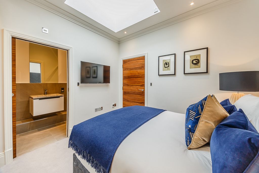 Property photo 3 of 22 Photo 4