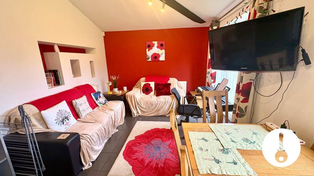 Property photo 2 of 11