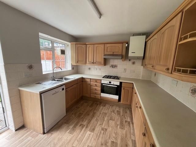 Property photo 3 of 11 Kitchen