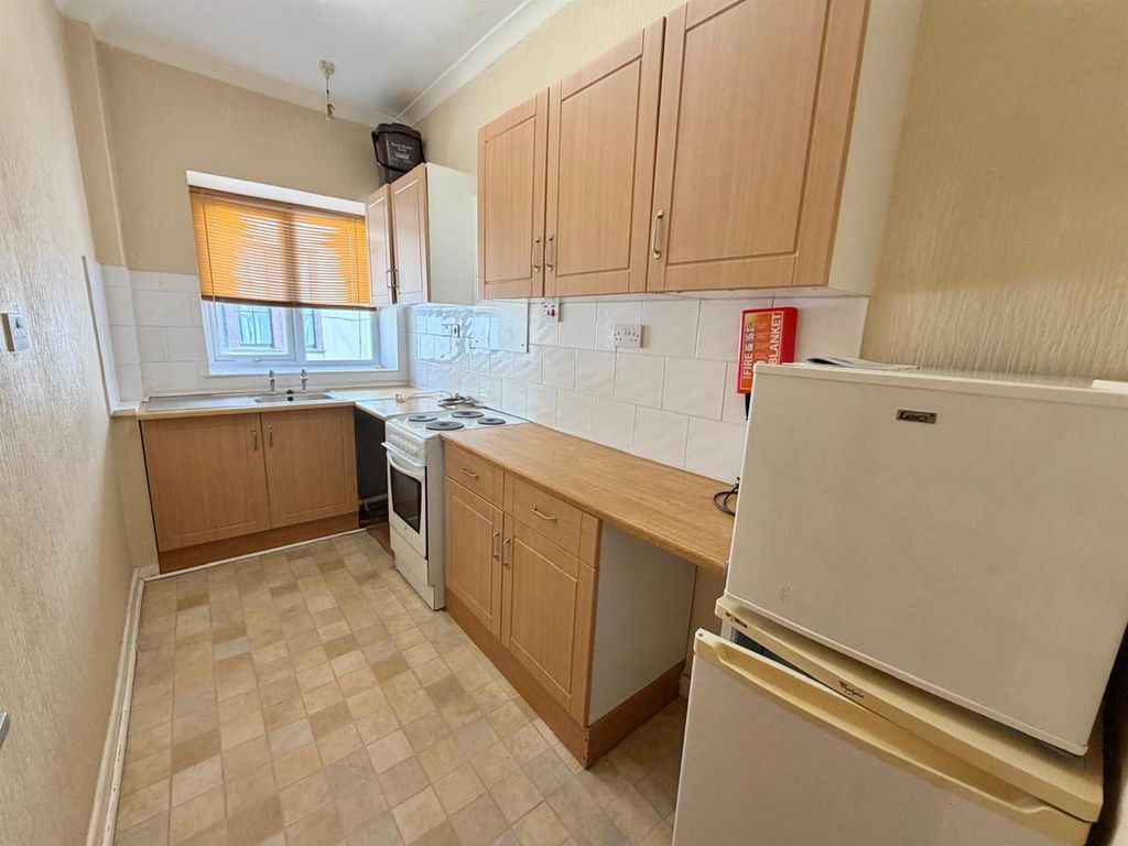 Property photo 2 of 9 Kitchen