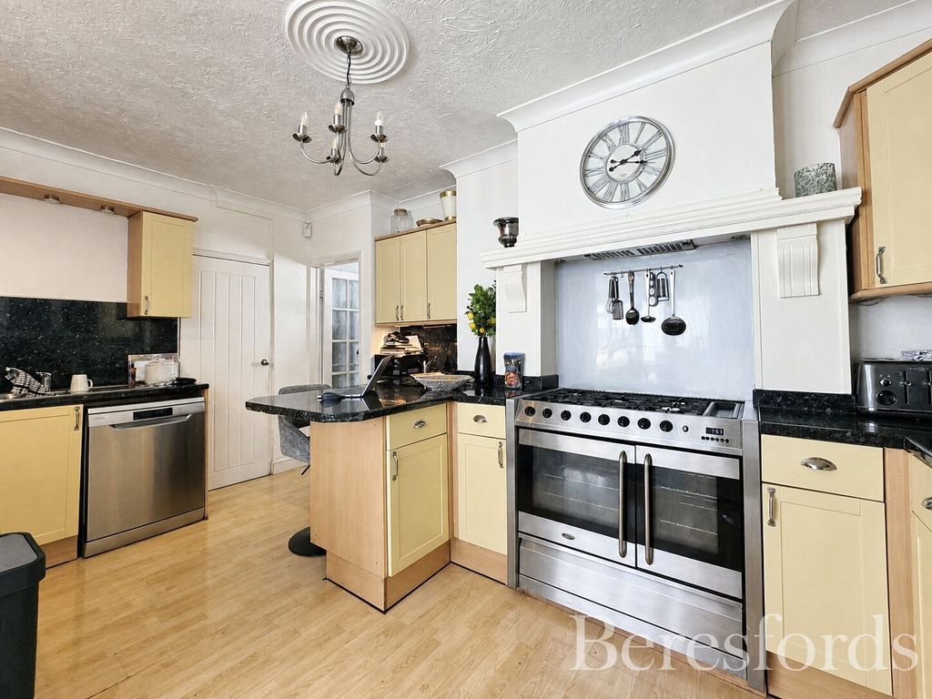 Property photo 2 of 9 Picture No. 11