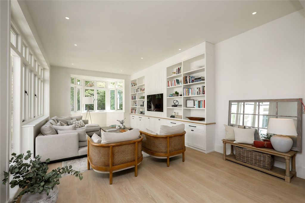 Property photo 3 of 20 Living Room