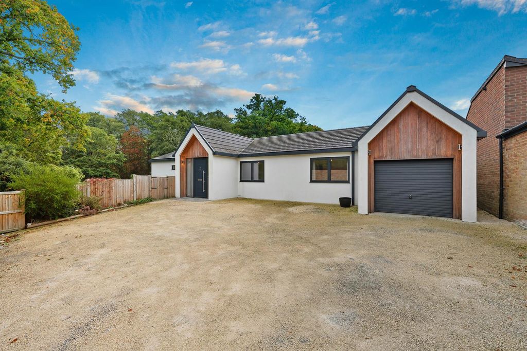 Property photo 3 of 28 Front Aspect