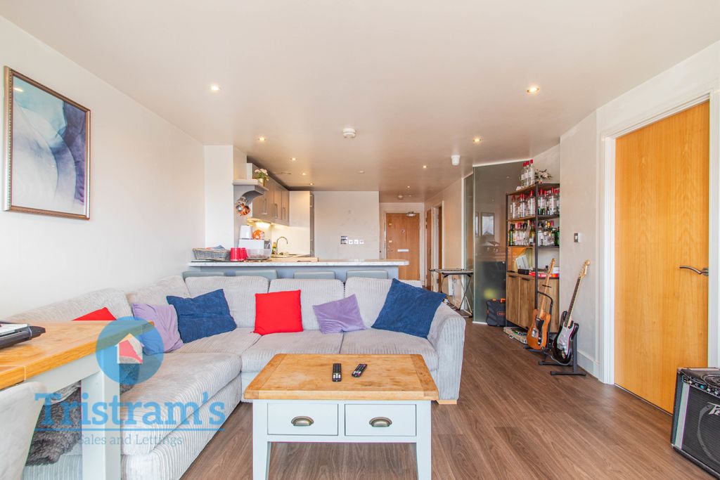 Property photo 2 of 17