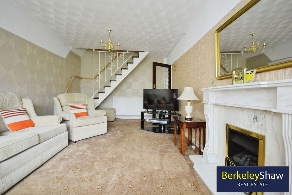 Property photo 3 of 17 Pbox-Img.Jpg