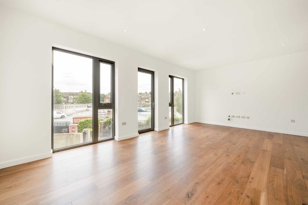 Property photo 2 of 9