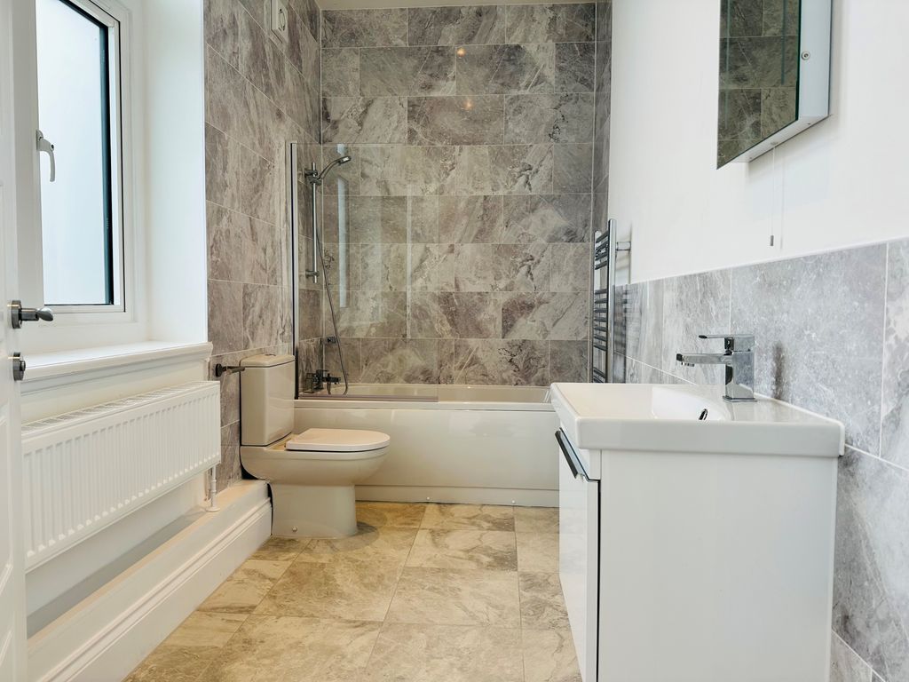 Property photo 3 of 4 Bathroom