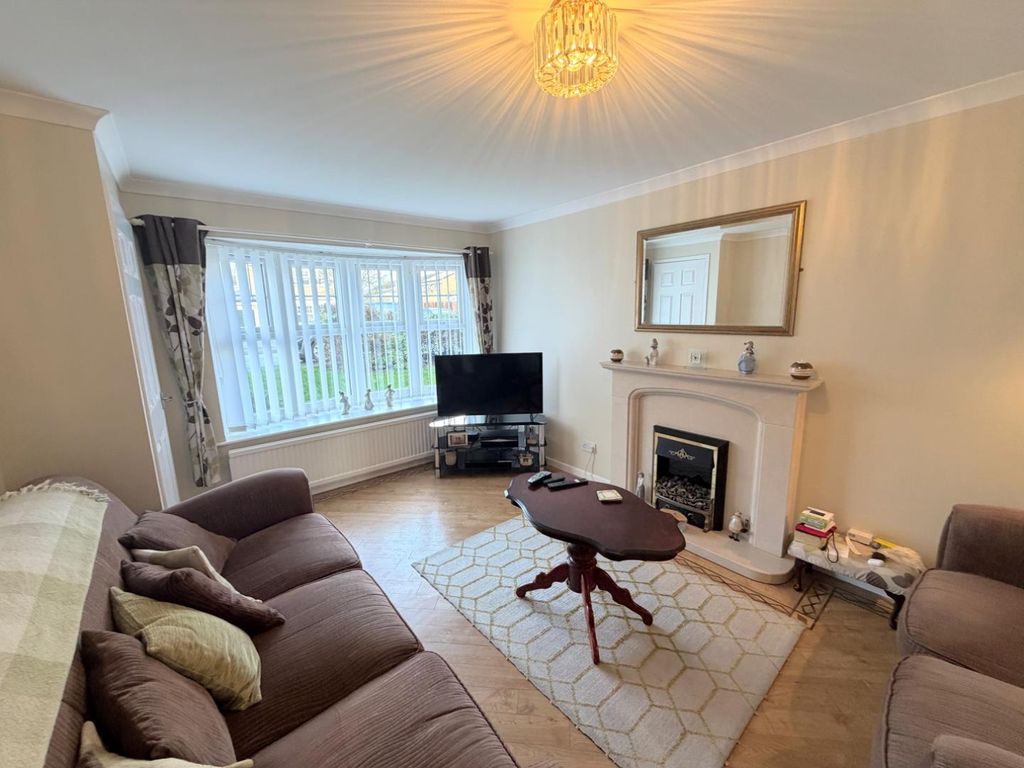 Property photo 2 of 11 Lounge