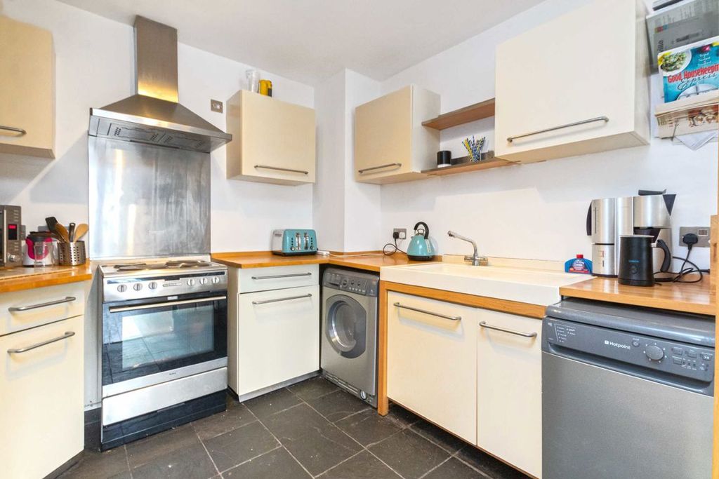 Property photo 3 of 5