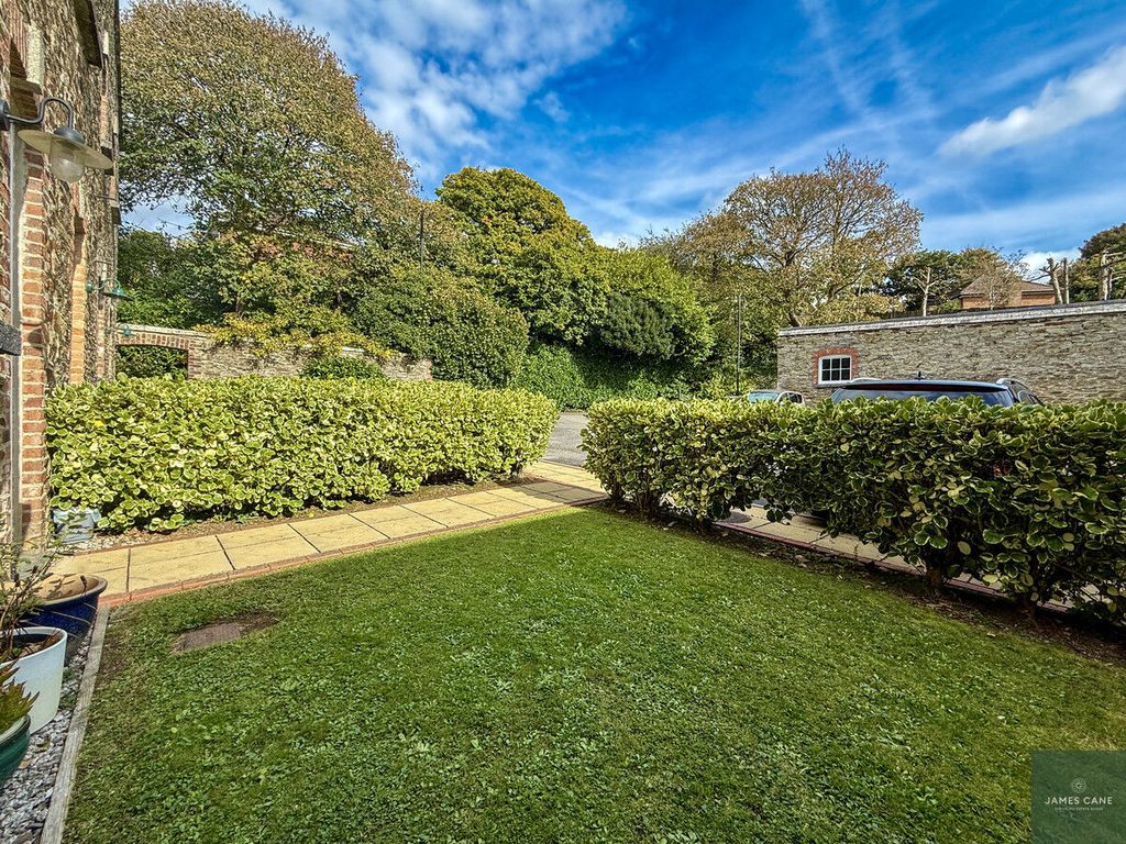 Property photo 3 of 18