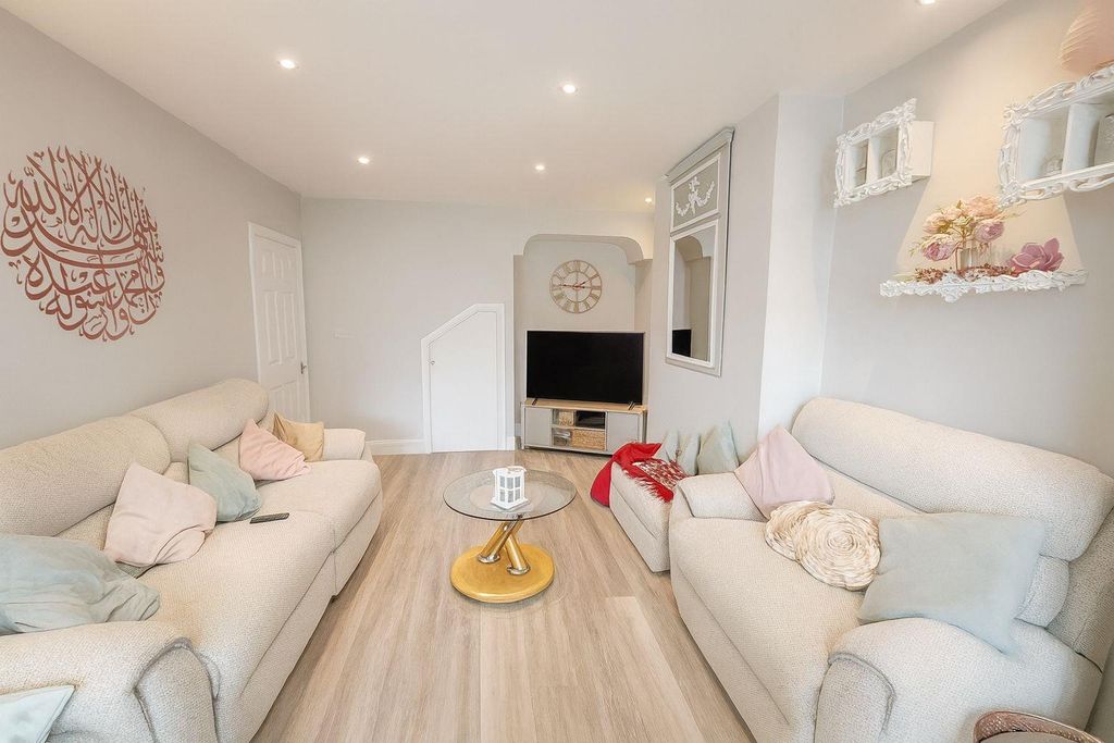 Property photo 2 of 18 Living Room