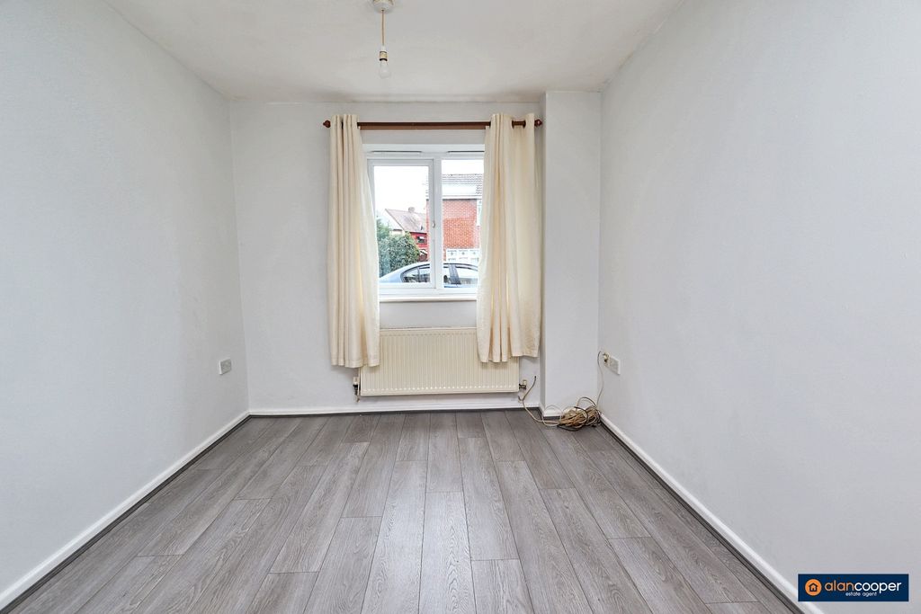 Property photo 3 of 12 4448253