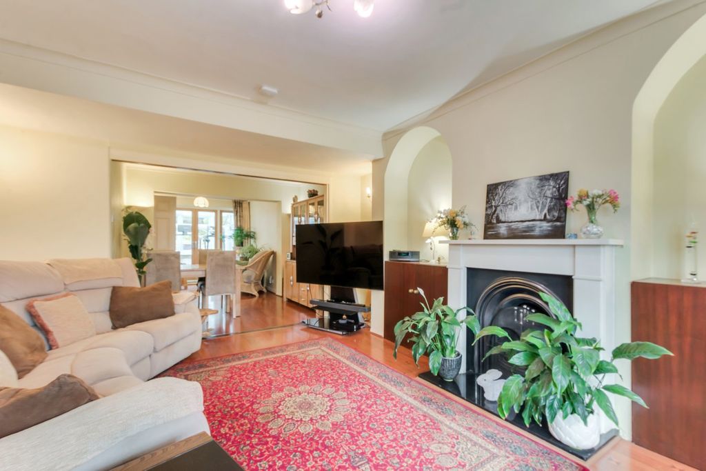 Property photo 2 of 19