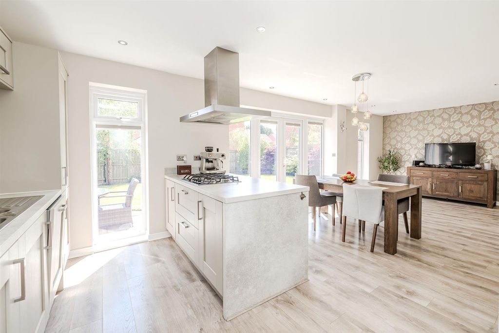 Property photo 3 of 31