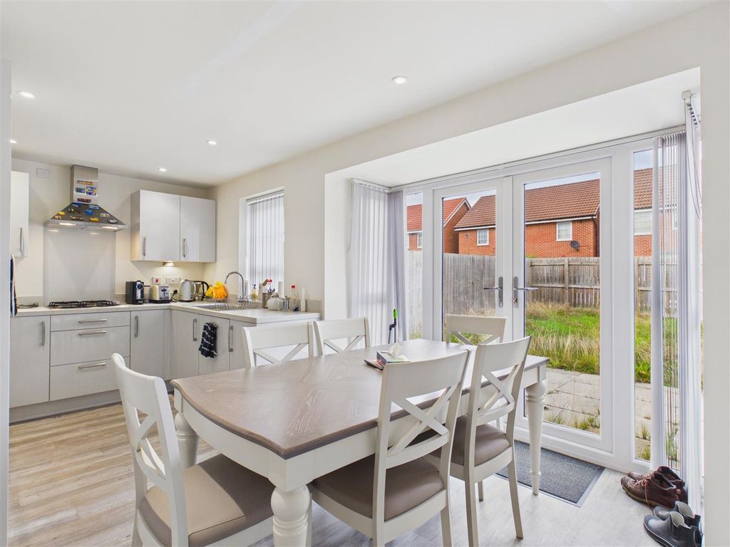 Property photo 3 of 11 Dining Kitchen