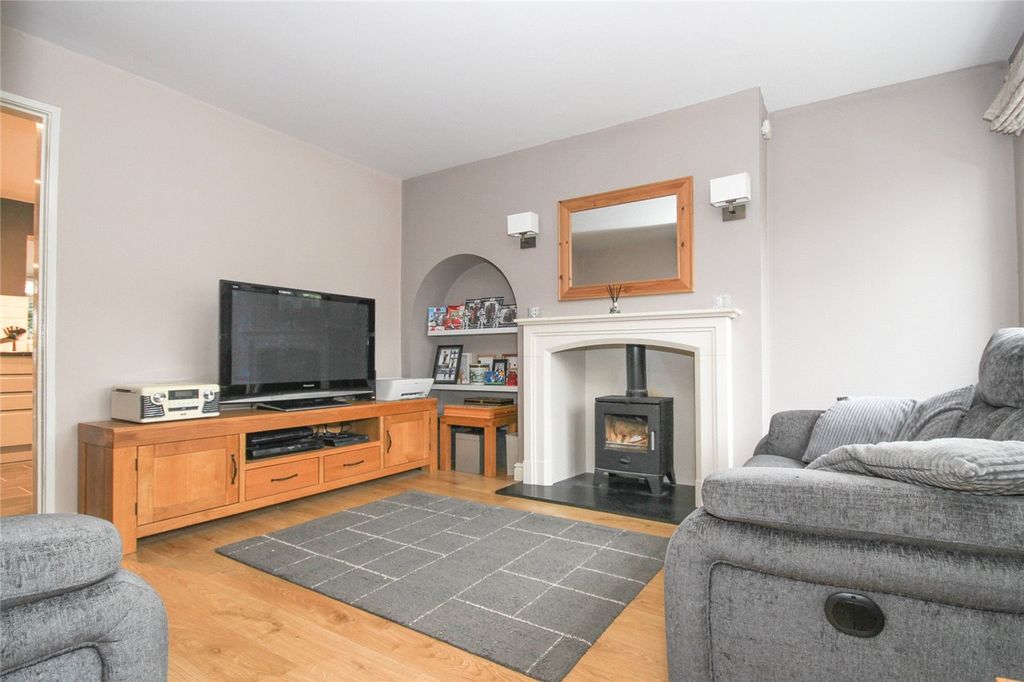 Property photo 3 of 19 Living Room