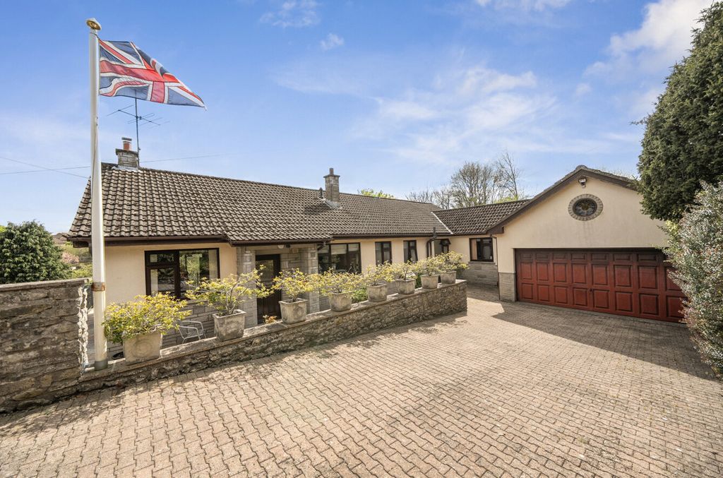 Property photo 2 of 26