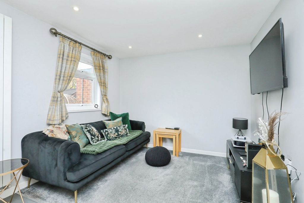 Property photo 2 of 17 Photo