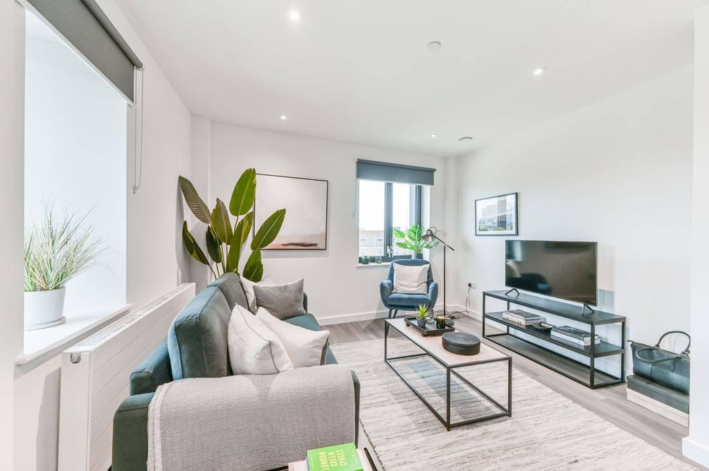 Property photo 3 of 12