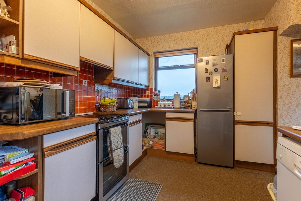 Property photo 3 of 23