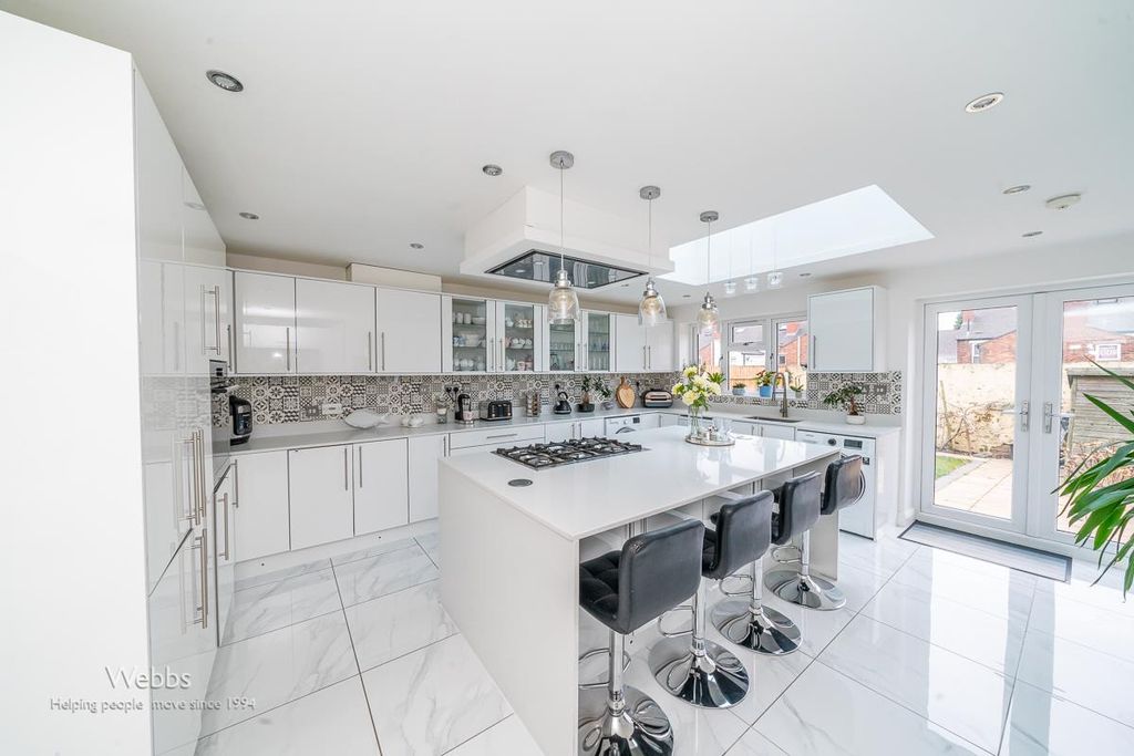 Property photo 2 of 32 Â© Webbs Estate Agents Â© (71 Of 142).Jpg